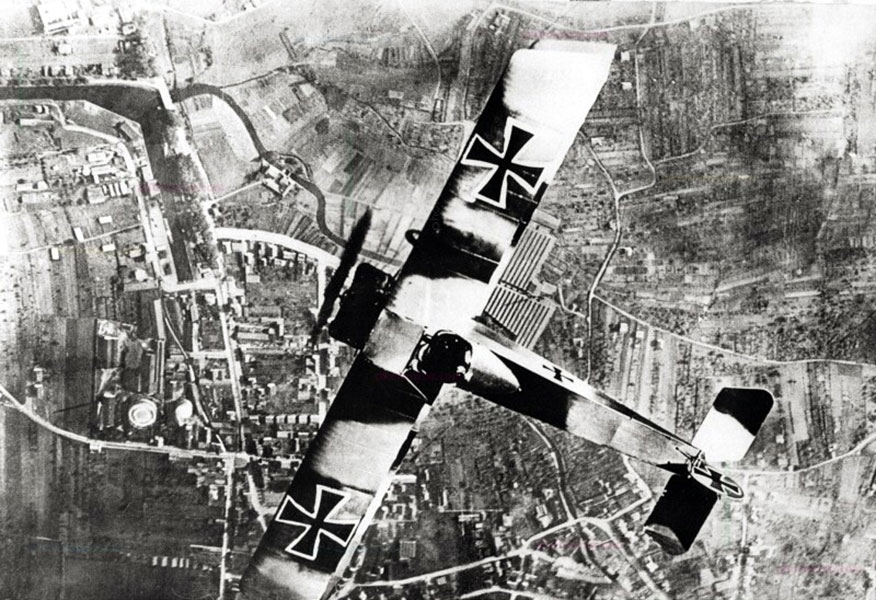 Caça alemany sobrevolant la frontera oest l'agost de 1918